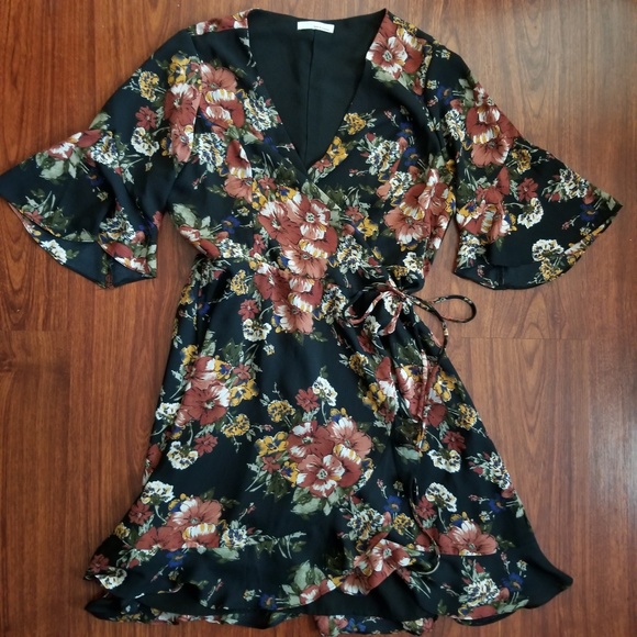 june & hudson Dresses & Skirts - Floral Wrap Dress Flowy Flower Outfit